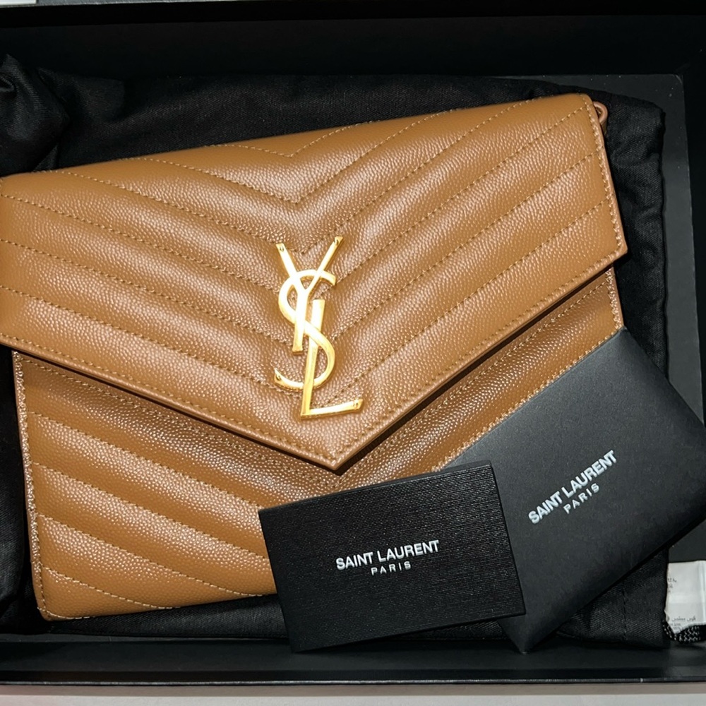 Beautiful YSl wristlet limited edition color, used twice good as new !